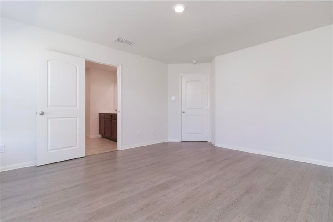 Building Photo - 15310 Albert Oak Dr