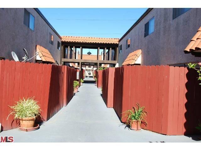 Building Photo - 719 N Eucalyptus Ave