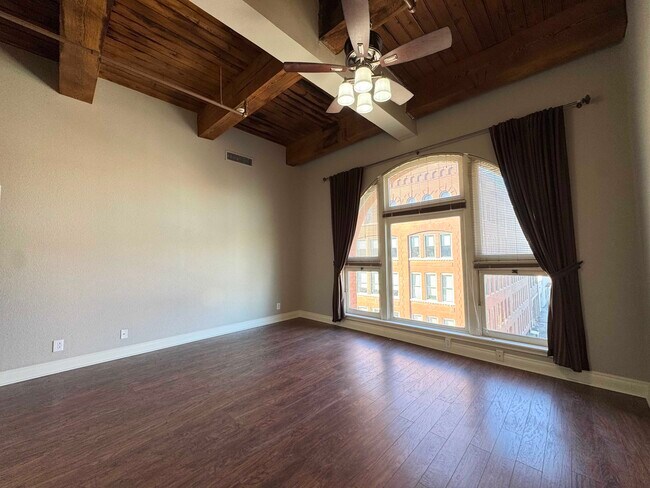 Building Photo - 609 Central St