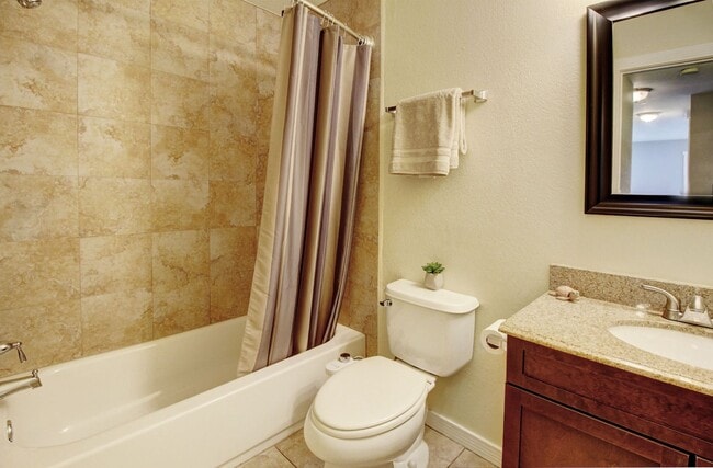 Building Photo - 3BD, 2BA Front side Duplex with Private Front Yard, Near Sloan's Lake