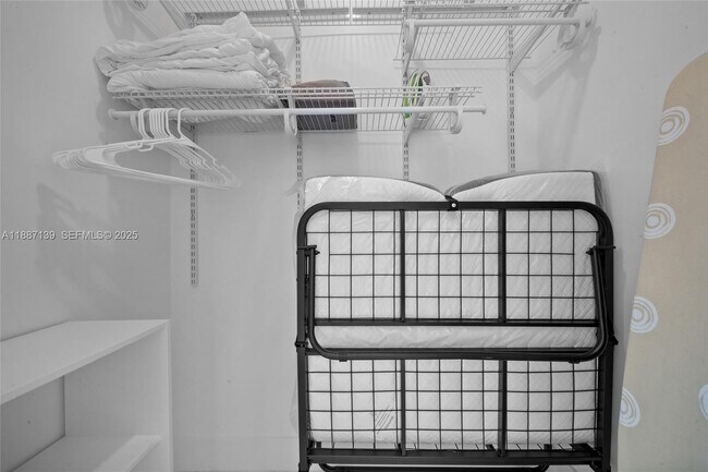 Building Photo - 1625 Hollywood Blvd