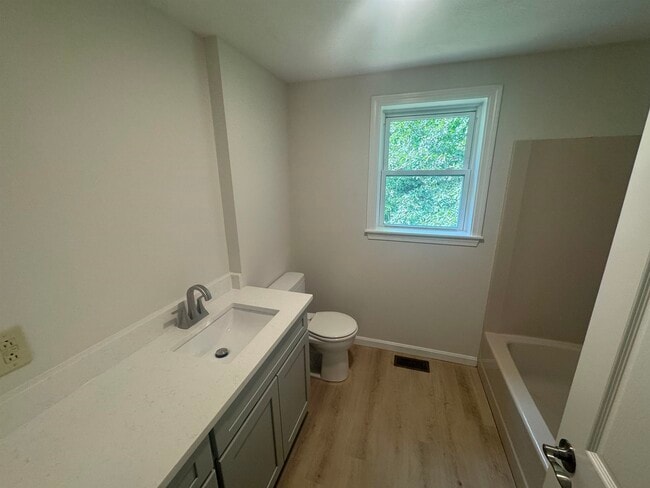 Building Photo - 5 Cabernet Ct