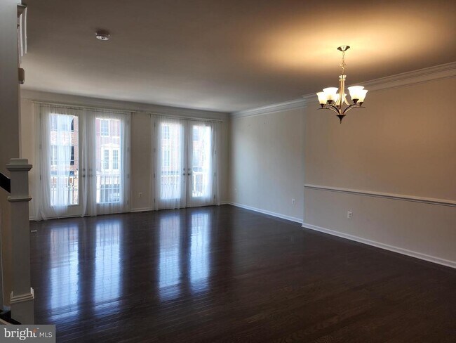 Building Photo - 25020 Cambridge Hl Ter