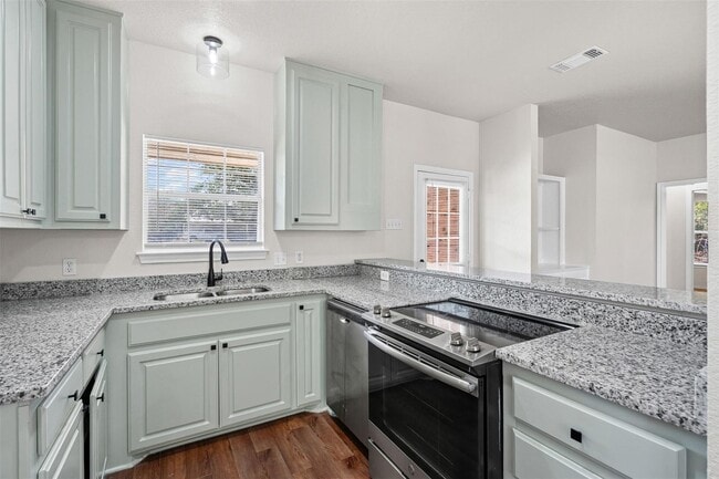Building Photo - Charming Home In Weatherford