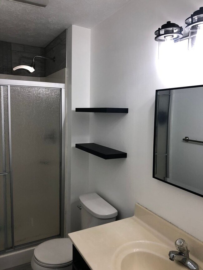 Building Photo - TWYCKENHAM ESTATES....3 Bedroom 2.5 Bath House