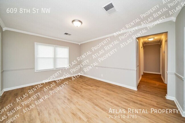 Building Photo - 609 8th St NW