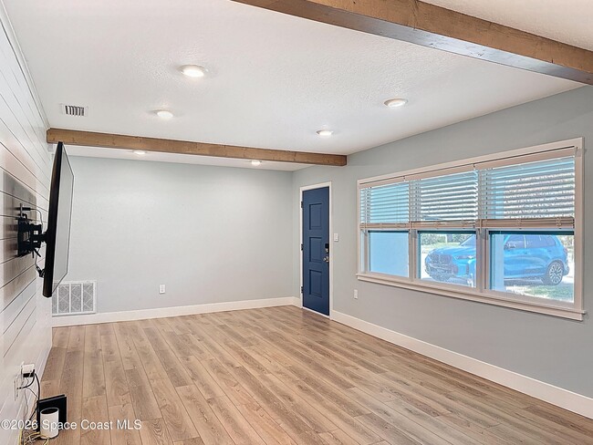 Building Photo - 1707 Shore Dr