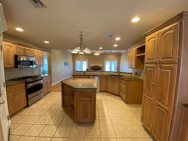 Building Photo - 3 Bed, 2 Bath + Office | Jenks, OK | $2200...