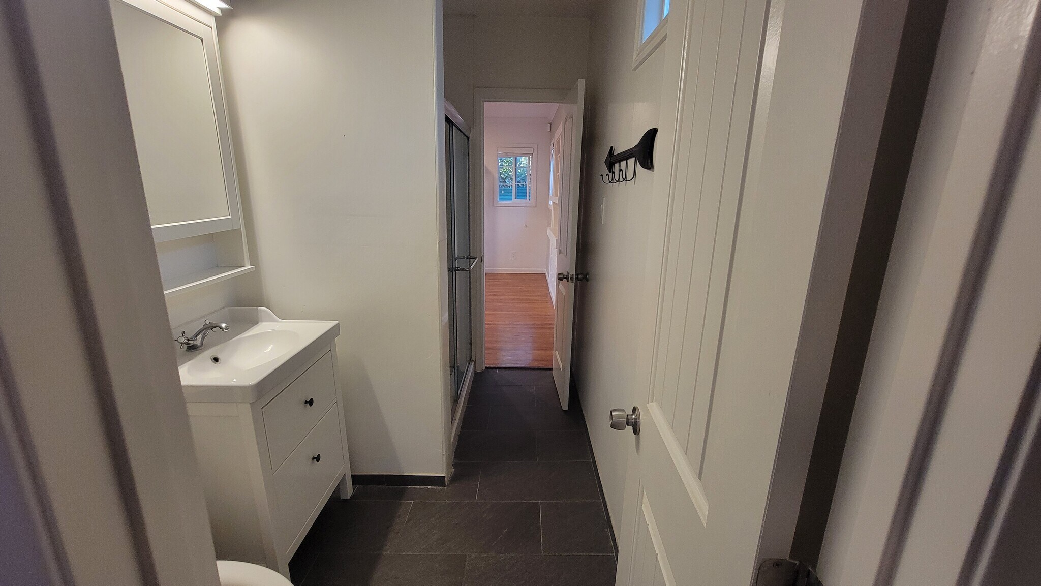 Building Photo - 1243 N Alexandria Ave