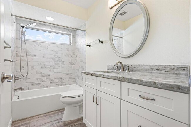 Building Photo - 1804 Oak View Dr
