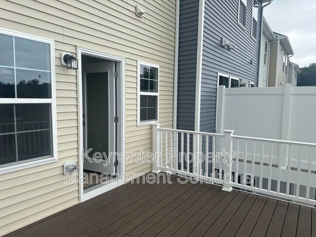 Building Photo - 121 Gibraltar Dr