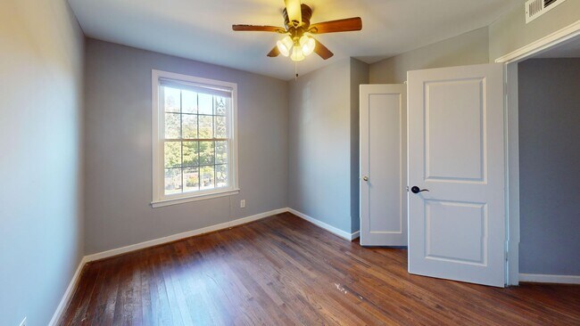 Building Photo - Newly Updated Silver Spring Three Bedroom ...