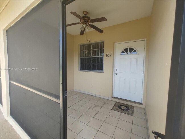 Building Photo - 421 NE 1st St