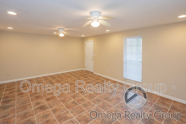 Building Photo - 1934 Live Oak Trce