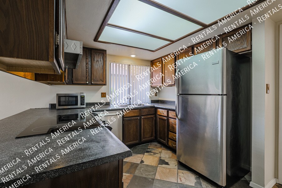 Building Photo - 2160 S Catarina-