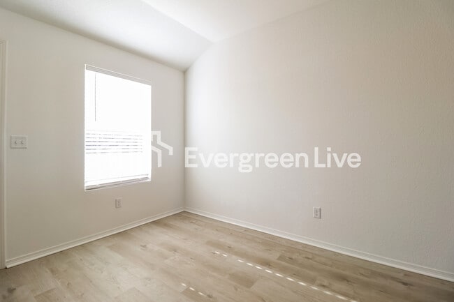 Building Photo - 41 Remington Ln