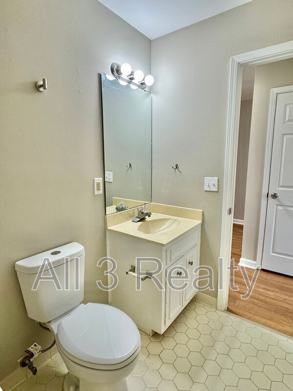 Building Photo - 3107 Sutton Dr