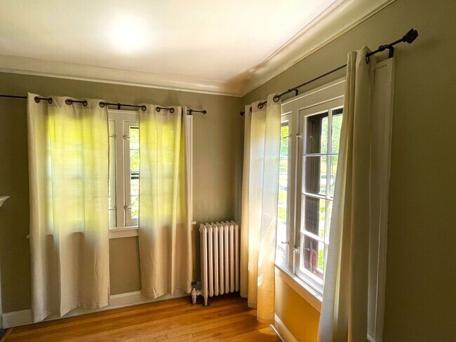 Building Photo - 3403 Dellwood Rd