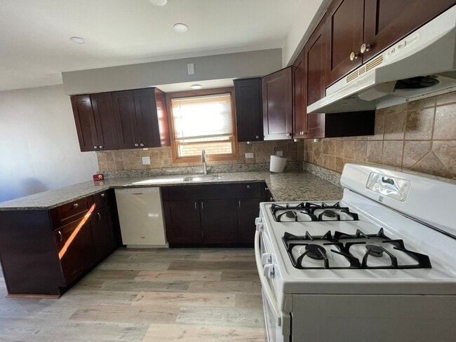 Building Photo - 3925 N Plainfield Ave