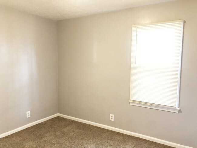 Building Photo - 3 Bed 1 Bath Single Family Home in Maple Heights!