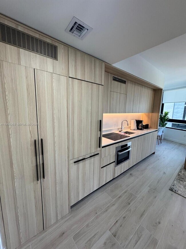 Building Photo - 225 N Miami Ave