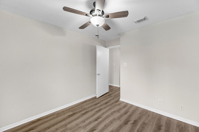 Building Photo - 1900 Bay Area Blvd