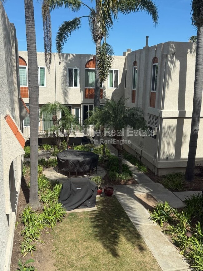 Building Photo - 4070 Riviera Dr