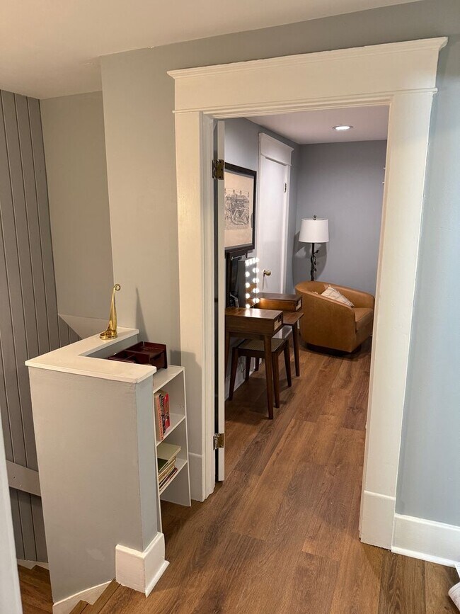 Building Photo - 1515 1/2 S Carson Ave