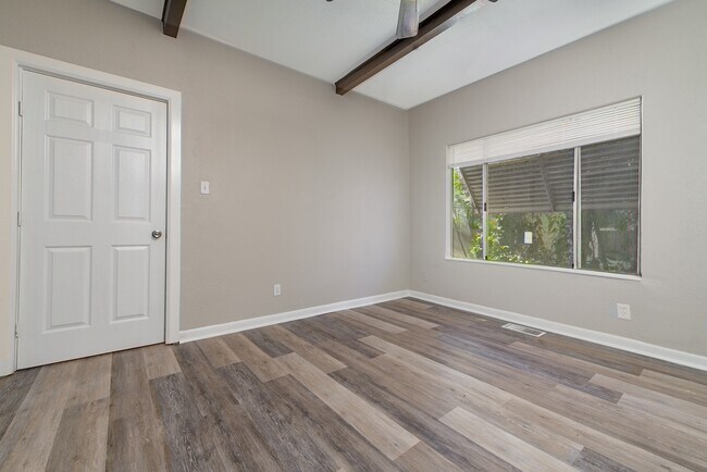 Building Photo - 216 Redan St