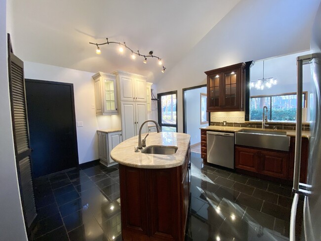 Building Photo - Rare opportunity to rent in Hilton Head Pl...