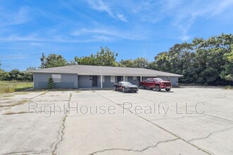 Building Photo - 907 Center Ave