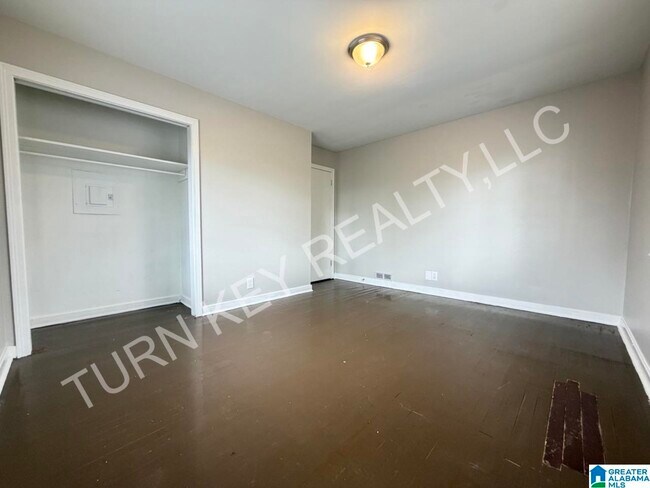 Building Photo - 908 5 Mile Rd