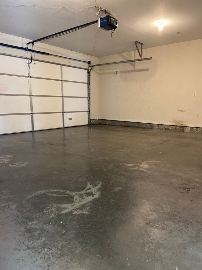 Building Photo - Single-Family Home in Evergreen Ridge, Hollister