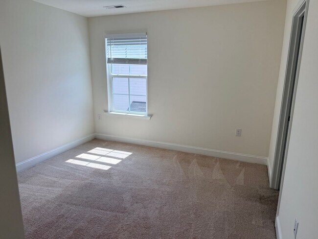 Building Photo - Charming & Spacious Home for Rent in Quiet Franklinton Neighborhood