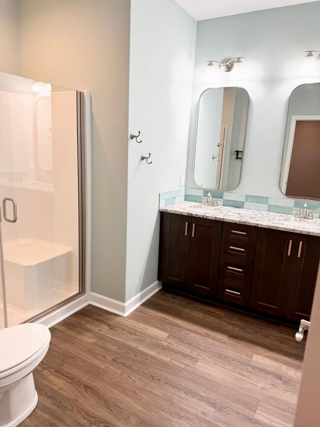 Building Photo - Upscale Townhome in Market Common! MOVE-IN READY!