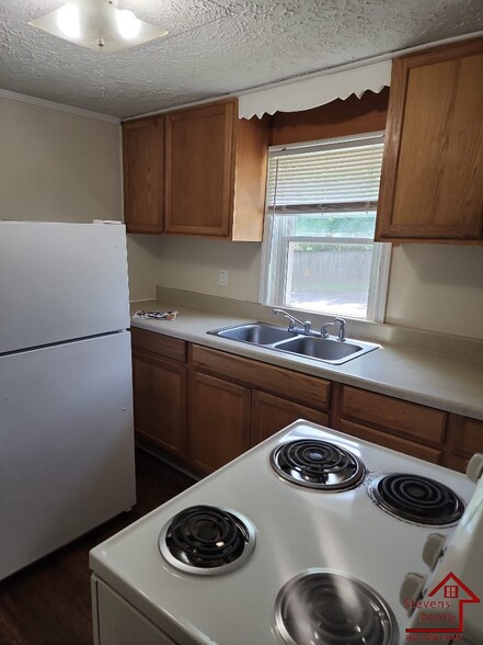 Building Photo - 1364 Crescent Dr