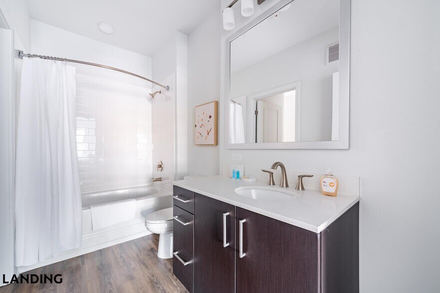 Building Photo - 1225 Utica Dr