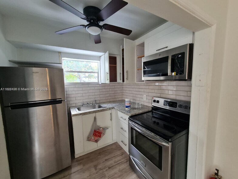 Building Photo - 90 NE 68th Ter