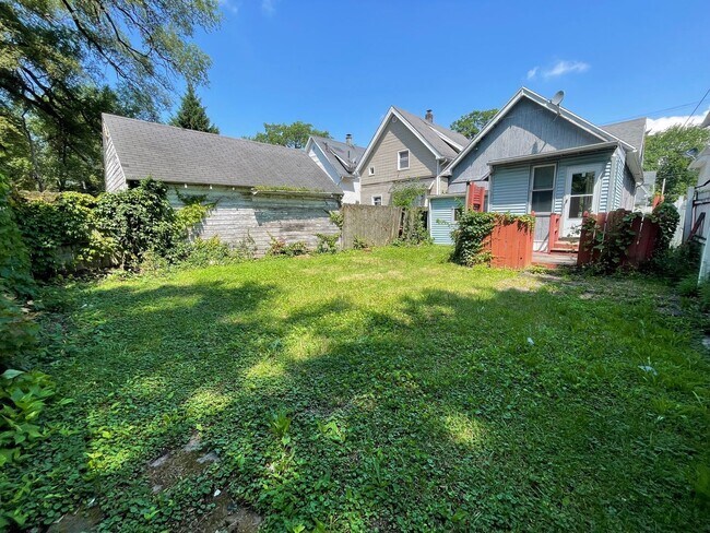 Building Photo - 1453 Prouty Ave