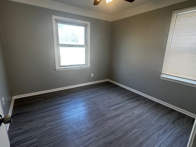 Building Photo - 2 Bedroom Home In Warren