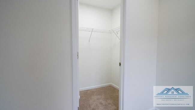 Building Photo - 102 Millbury Way