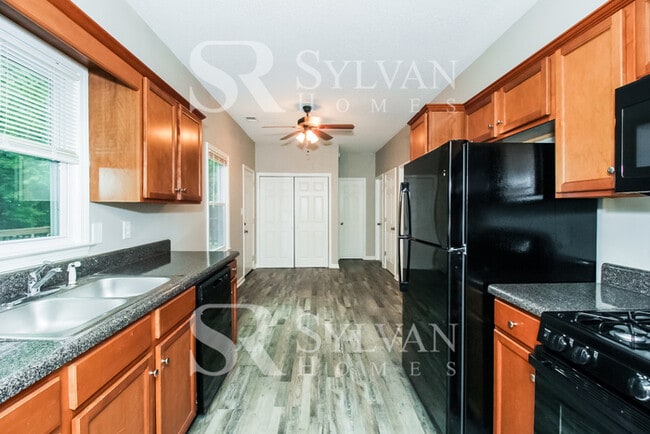 Building Photo - Enjoy living the good life in this 3 bedroom, 2 bathroom home