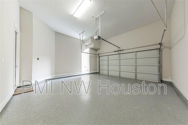 Building Photo - 5309 Blossom St