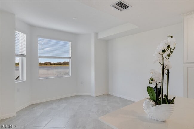 Building Photo - 15375 Grn Acrs Ave