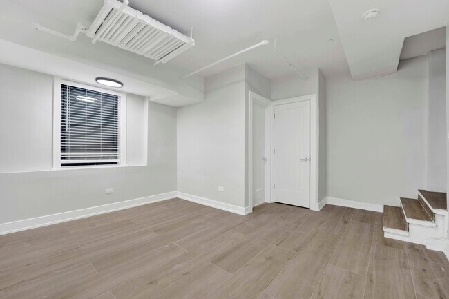 Building Photo - 2959 N Damen Ave