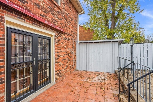 Building Photo - 2909 Cherry Hills Dr