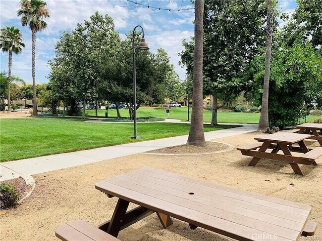 Building Photo - 3010 E Via Fiano