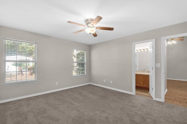 Building Photo - 924 Emily Cir