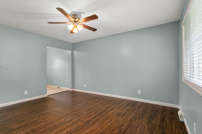 Building Photo - 507 NE Corder St
