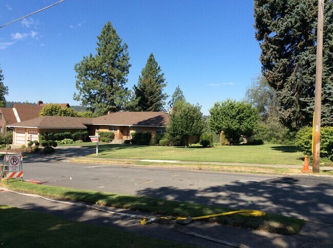 Building Photo - Audubon Area 3 Bedroom 2 Bath Brick Rancher with Spokane River Views